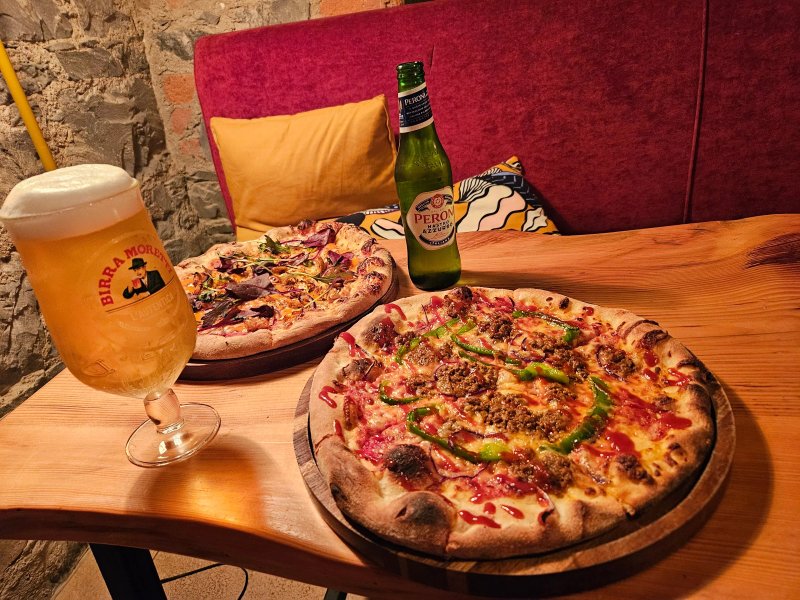 Lakeside Lounge And Pizzeria