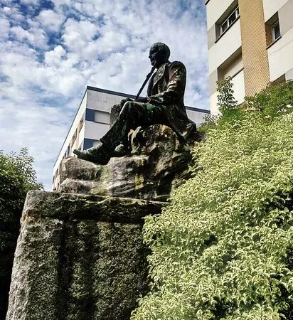 Monumento A Mariano Suarez-pola