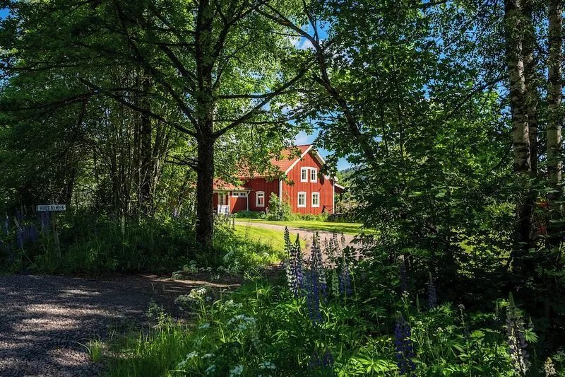 Idyllic Swedish house with lake view and 350 m private shoreline