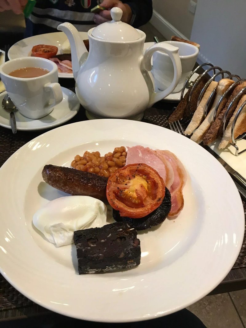 The Three Horseshoes Hotel
