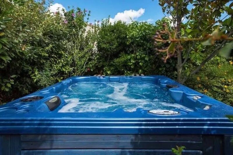 La Casita, house with garden, spa & swimming pool in the heart of the Gard