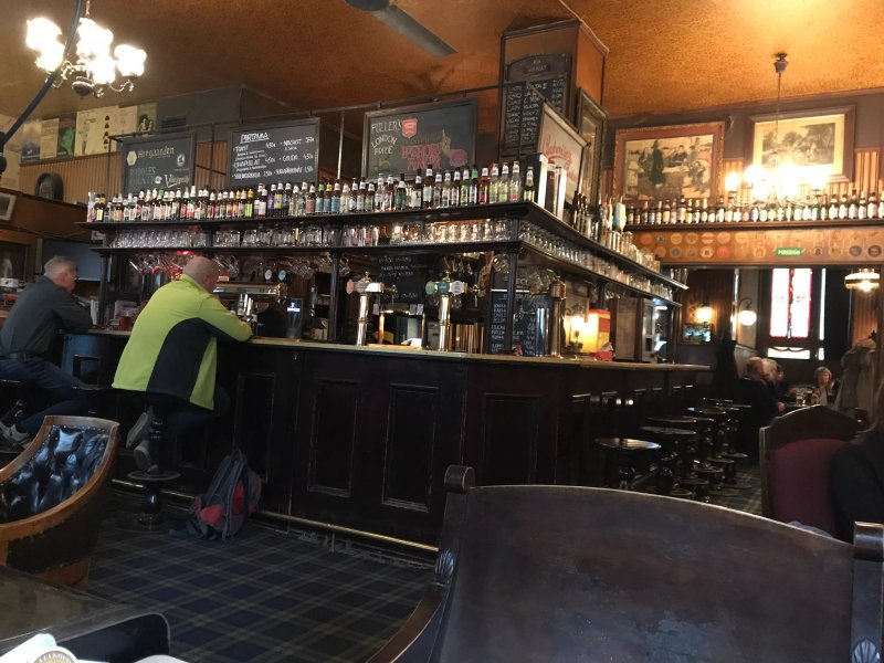 Salhojankadun pub