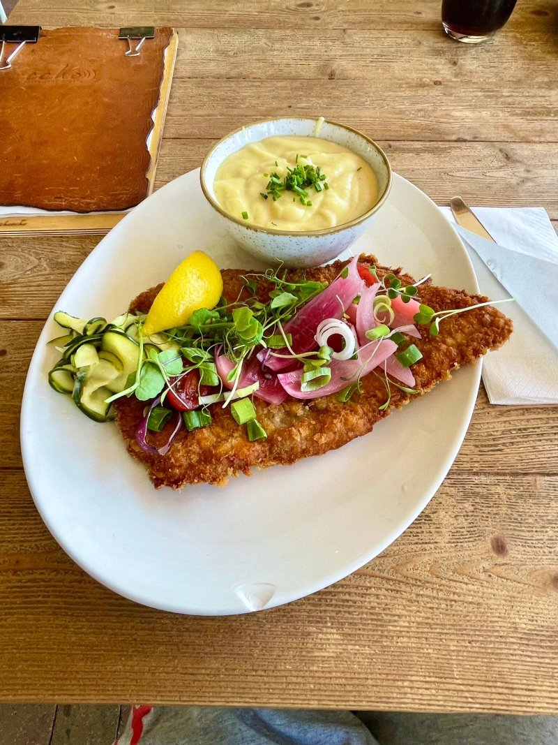 Echo Restaurant & Cafe