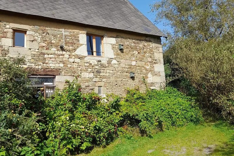 Relax in the beautiful Normandy countryside in an ancient converted barn.