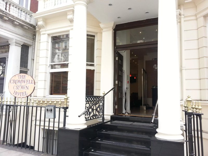 Cromwell International Hotel
