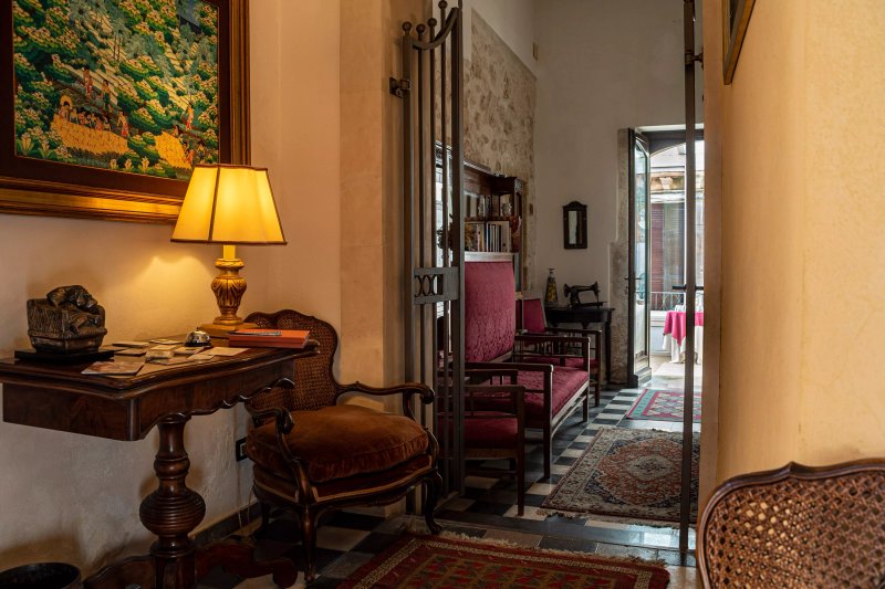 Lakkios Charming Suites And Rooms