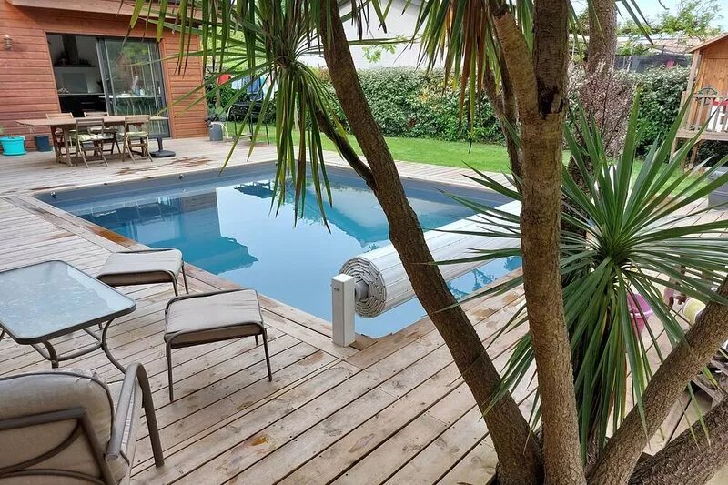 House wood in peace, ocean, basin, forest. Access on foot village, bike path.