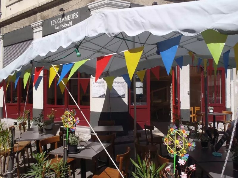 Les Clameurs, Bar Federatif