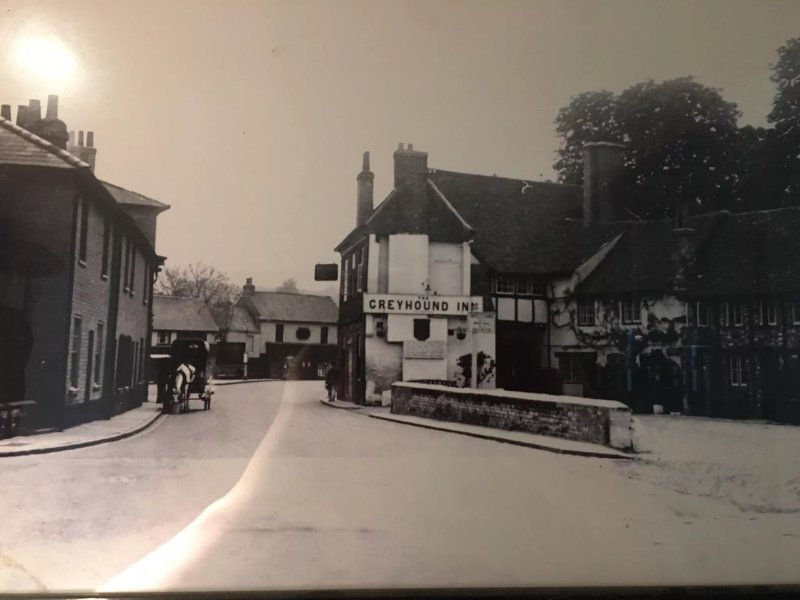 Oyo The Greyhound Inn