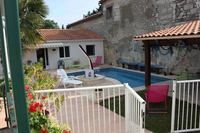 House furniture tourism 2 stars with holy pool 2 km city center