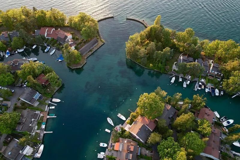 Port-Ripaille: lake and mountain + mooring place