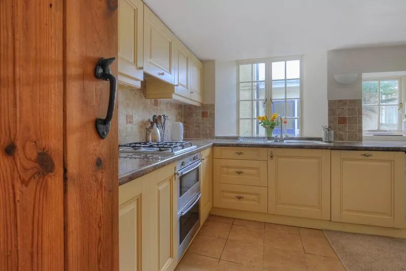 TUDOR COTTAGE, pet friendly, country holiday cottage in Lyme Regis