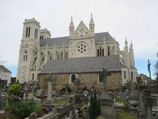 Basilique Saint-Donatien et Saint-Rogatien