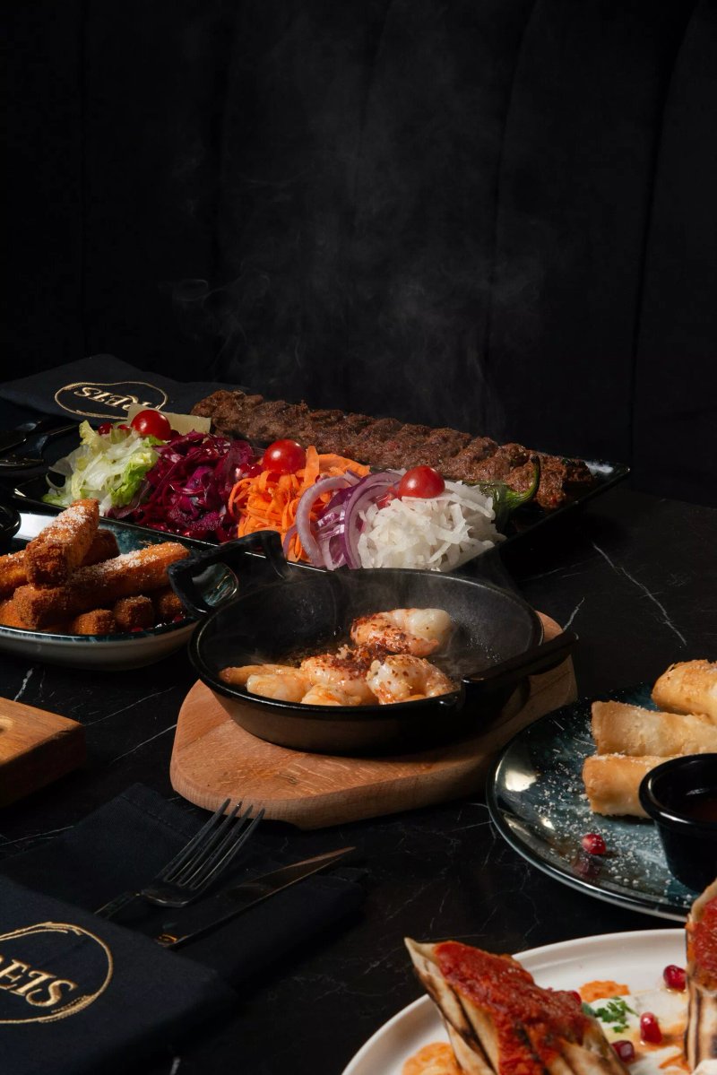 Reis Grill And Bar