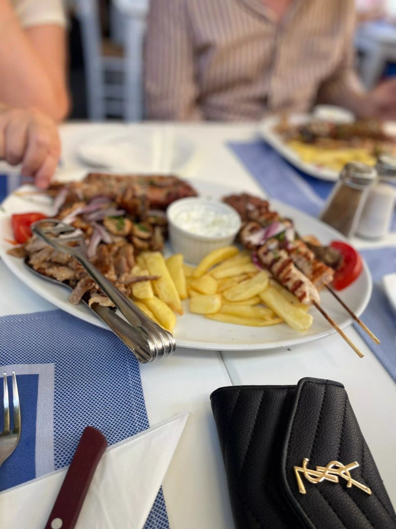 CLOSE FILIPPOS Restaurant IS CLOSE