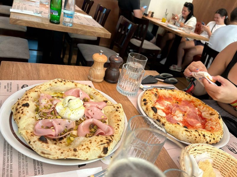 Pizzeria La Famiglia
