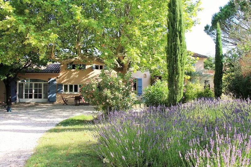 Le Relais des Garrigues.  Mas with fenced pool in the Comtat Venaissin.