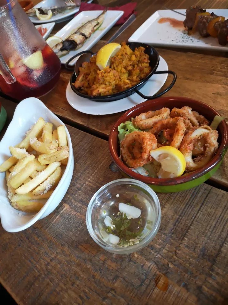 Los Reyes Tapas & Wine Bar