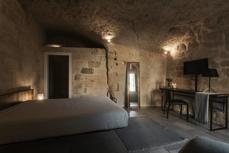 Aque Cave