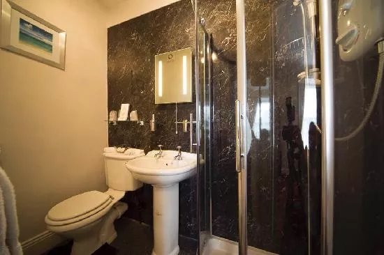 Lynwood Guesthouse B&B