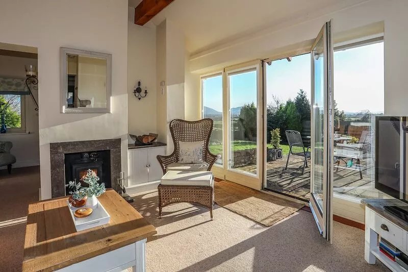 COSY BARN, family friendly, with open fire in Llangaffo