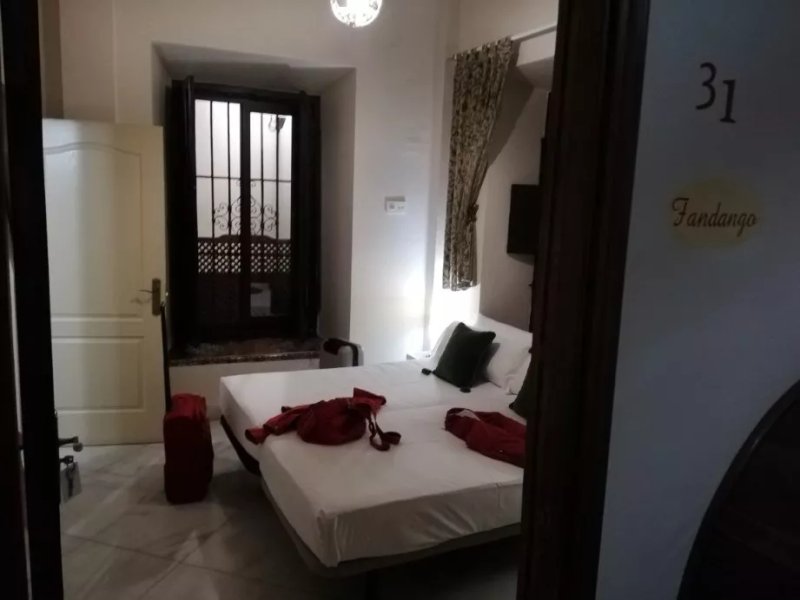 Plaza Santa Cruz Hostel