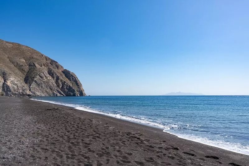 Aegean Blue Santorini Perissa II near the beach with Private Terrace & Wi-Fi