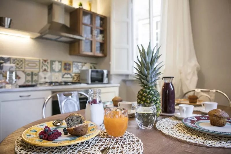 Elegant apartment on the 1st floor of an old monastery in the historic center