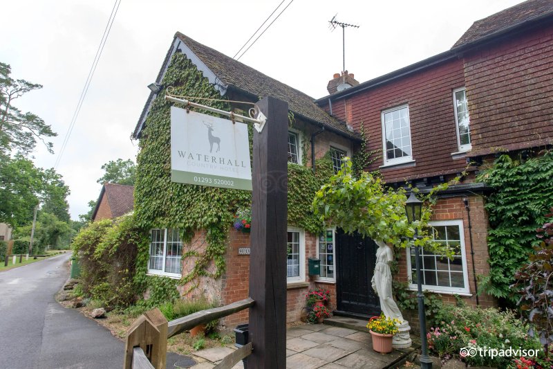 Trivelles Waterhall Country House - Gatwick