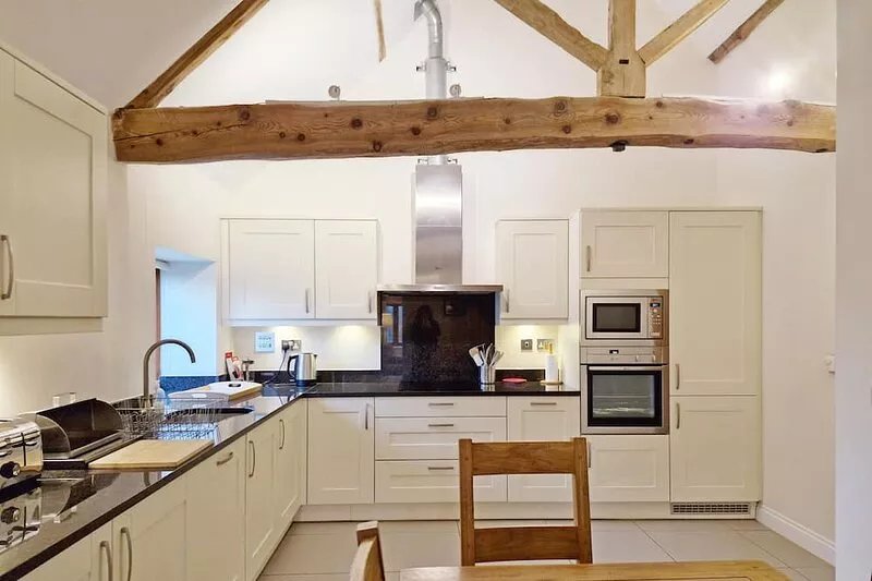 The Run, West Lavant -  a barn conversion that sleeps 4 guests  in 2 bedrooms