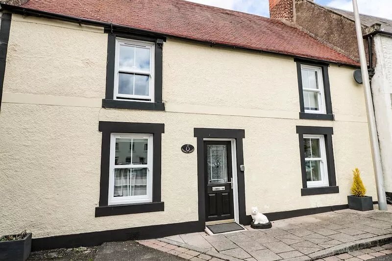 STABLE LODGE, family friendly, with a garden in Coldstream