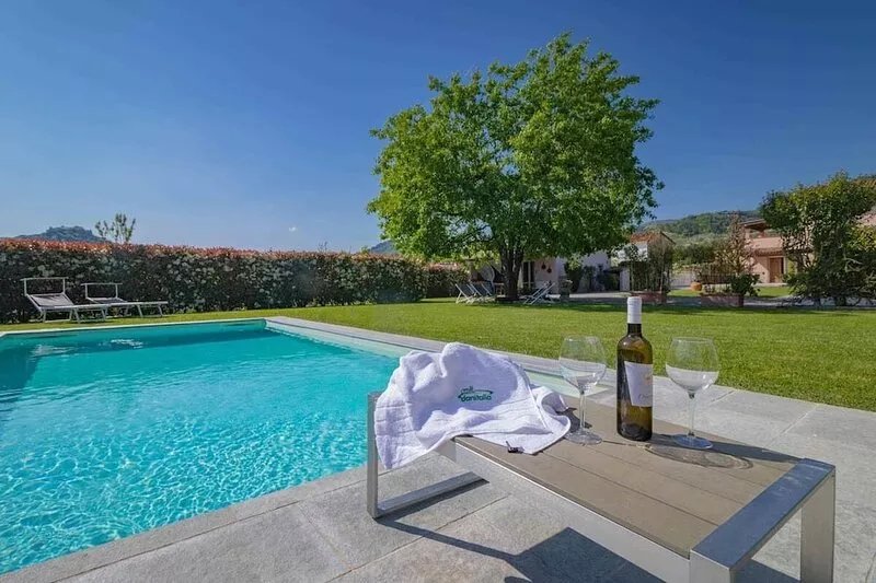 Podere Santa private pool villa. WiFi. Lucca area