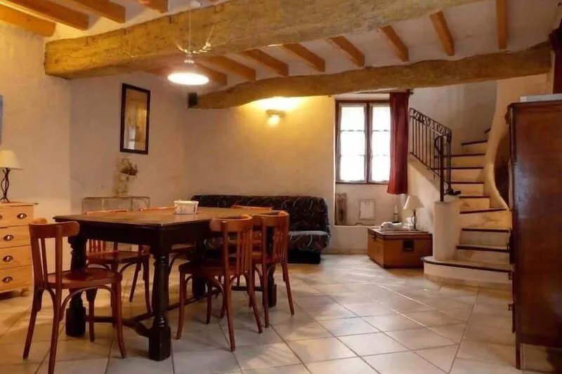 **Charming townhouse with outdoor space