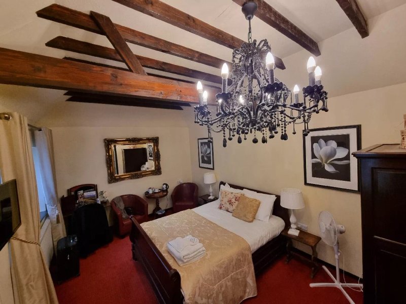 The Roundabout Hotel