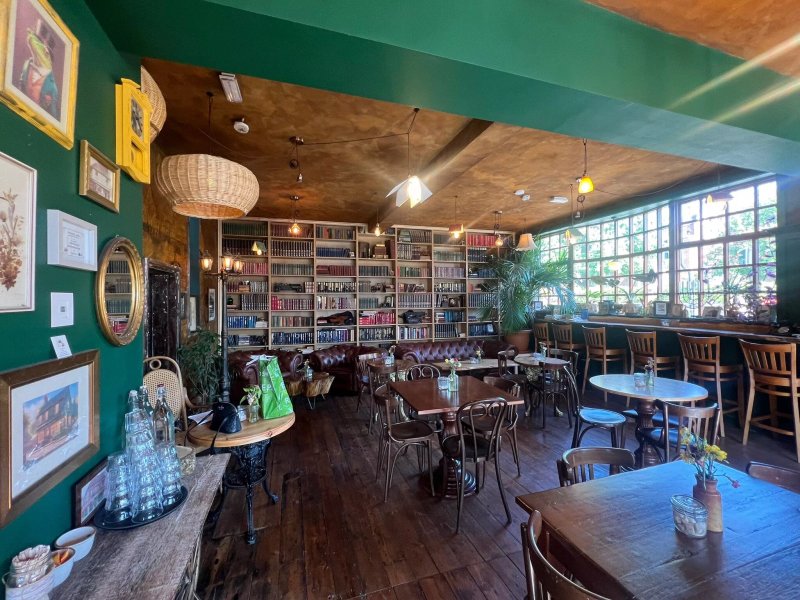 The Old Curiosity Cafe, Bedford
