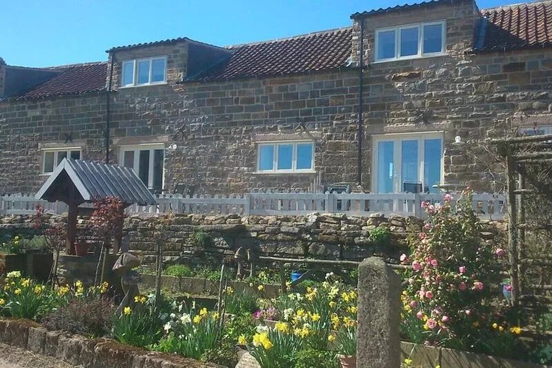 Cozy self catering cottage, wonderful sea & countryside views, pet friendly