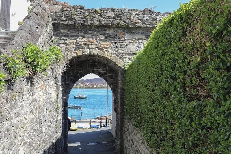 JASMIN COTTAGE, pet friendly, luxury holiday cottage in Conwy
