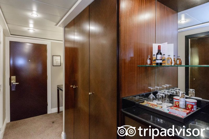 Warwick Paris