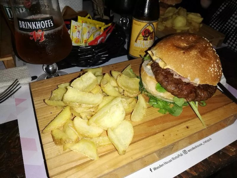 Wooden House Risto Pub
