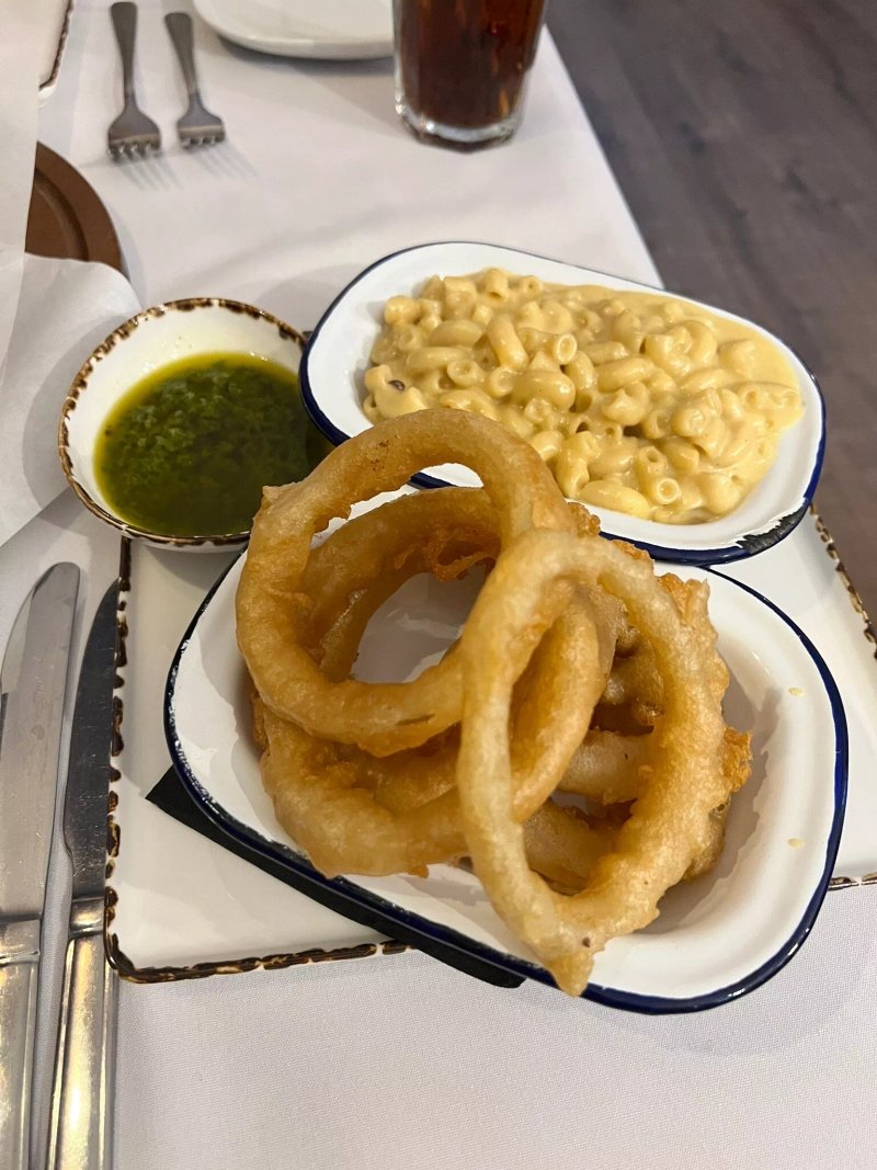 Stones Bar And Grill At The Elmtree
