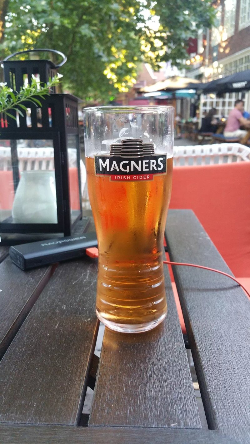 Long John's Pub