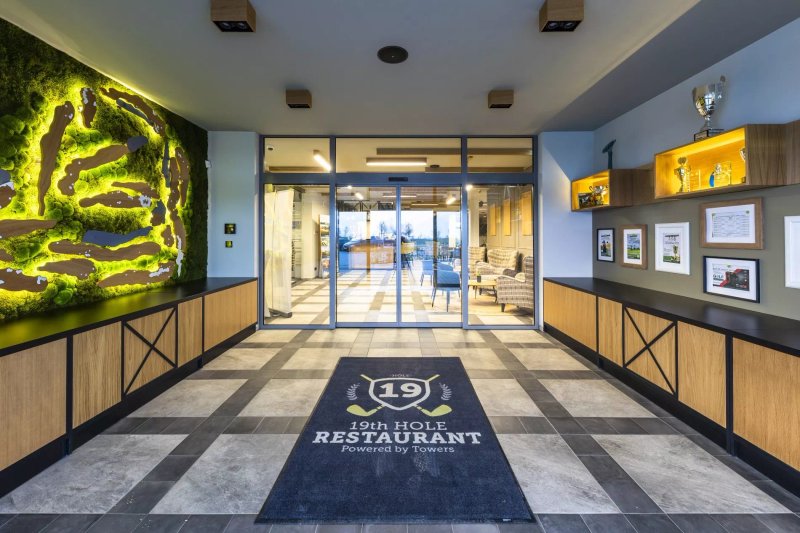 19th HOLE RESTAURANT