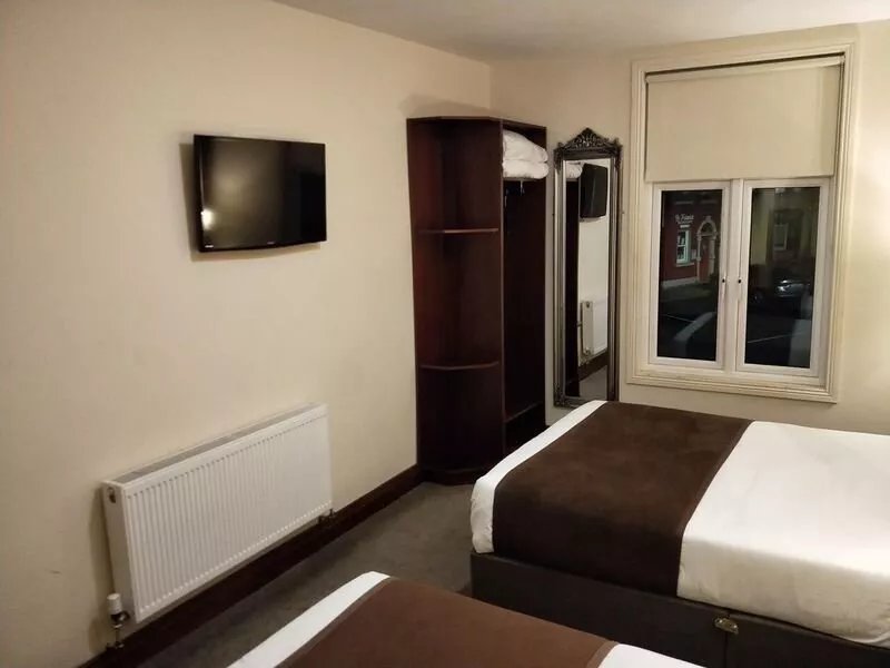 Ewings Bar & Accomodation