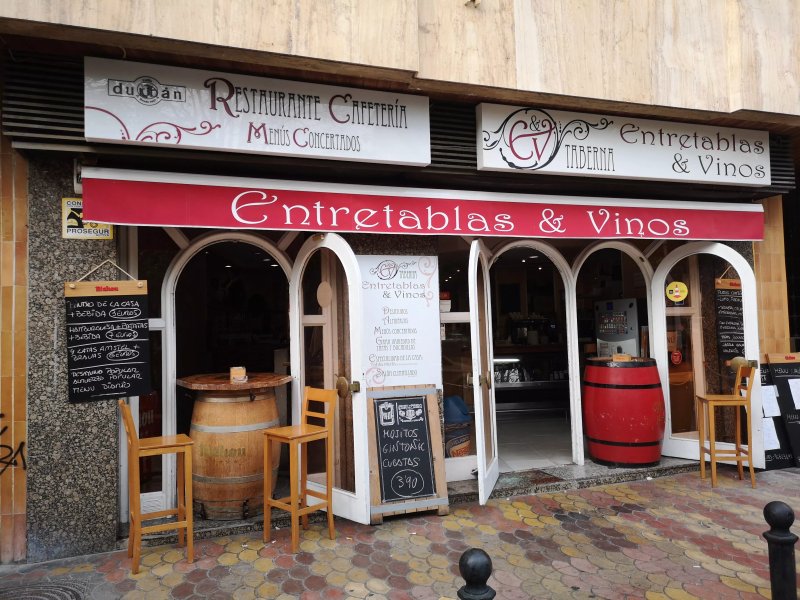 Entretablas y Vinos