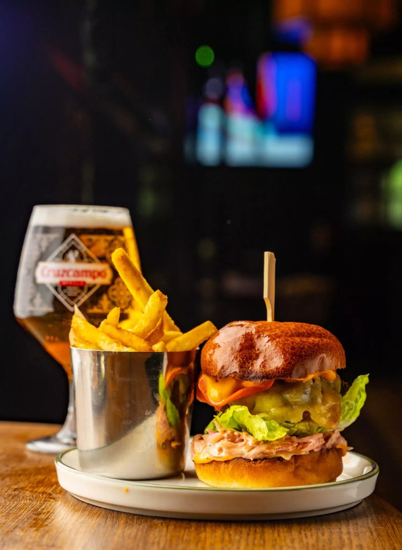 Redwood Sport Pub & Kitchen