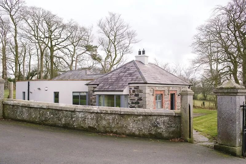 Luxury 5 Star Self Catering Accommodation In Historic Gate lodge with WI-FI.
