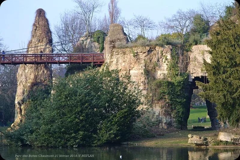 Discover Paris and stay Beautiful & Cozy Apartment in the Jourdain Village.