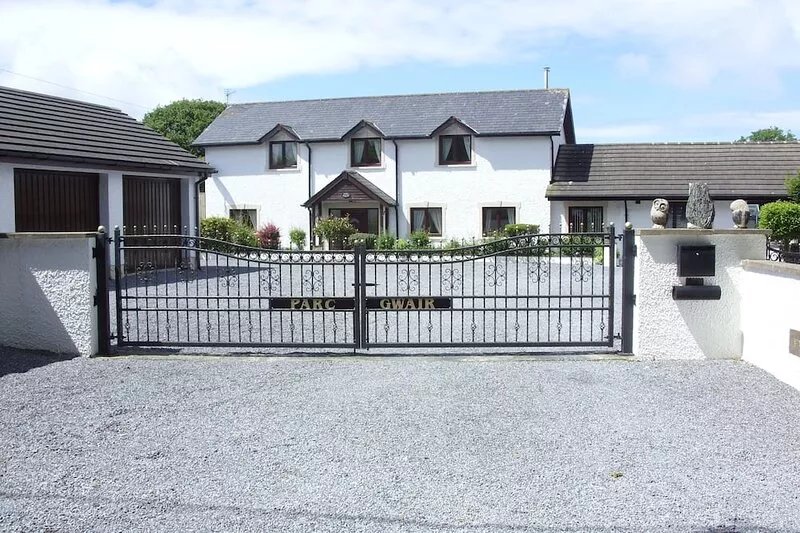 3 Bed Cottage with Hot Tub &  Near New Quay, Wales