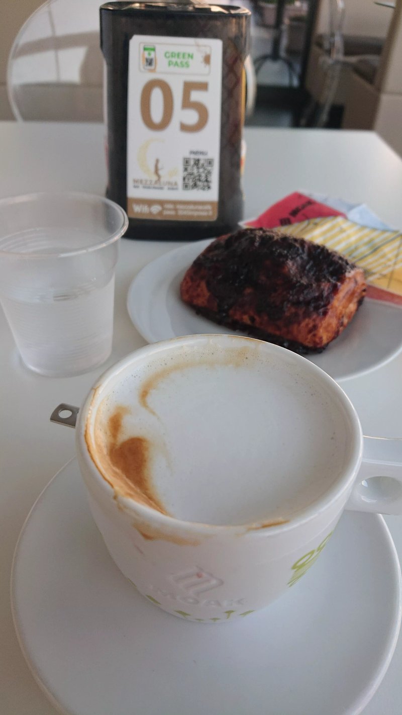 Bar Mezzaluna Cafe