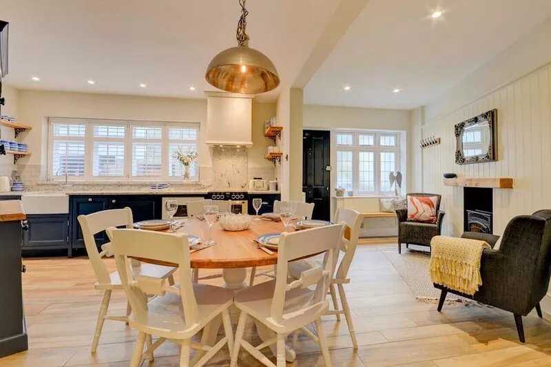 Guinevere - Three Bedroom House, Sleeps 6